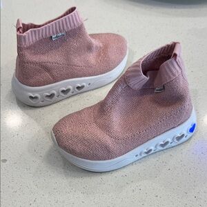 Chic Pink Kids Bata Sneakers with Heart Accents size 8